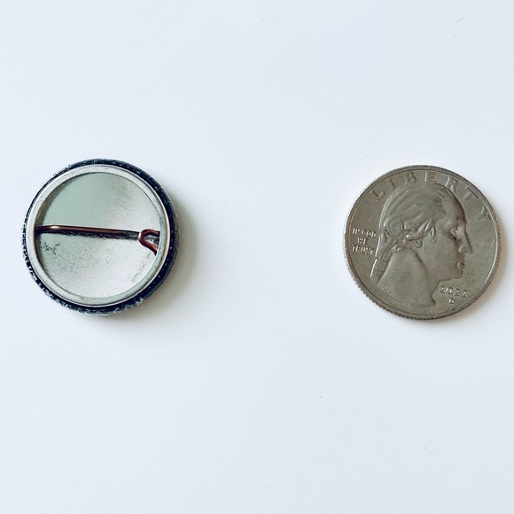 📍 5/$20 Johnny Cupcakes "Make Cupcakes Not War” Pin Button - Picture 2 of 2